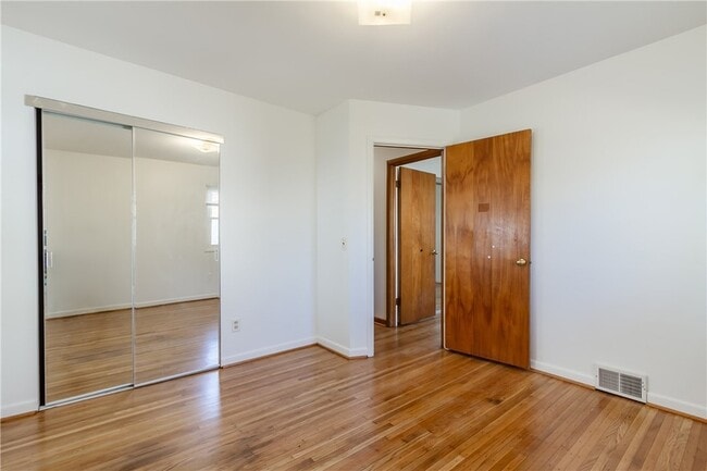 Building Photo - 270 Ashbourne Rd