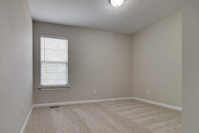 Building Photo - 4910 Court Dr