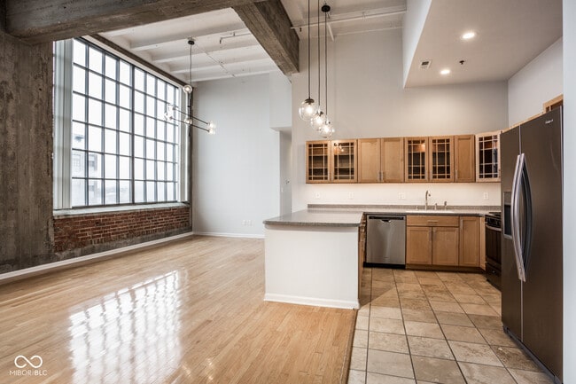Building Photo - 611 N Park Ave