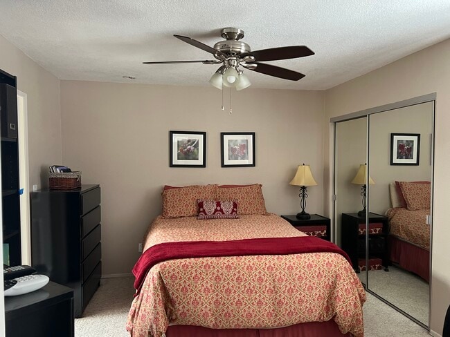 Building Photo - 5455 Sylmar Ave