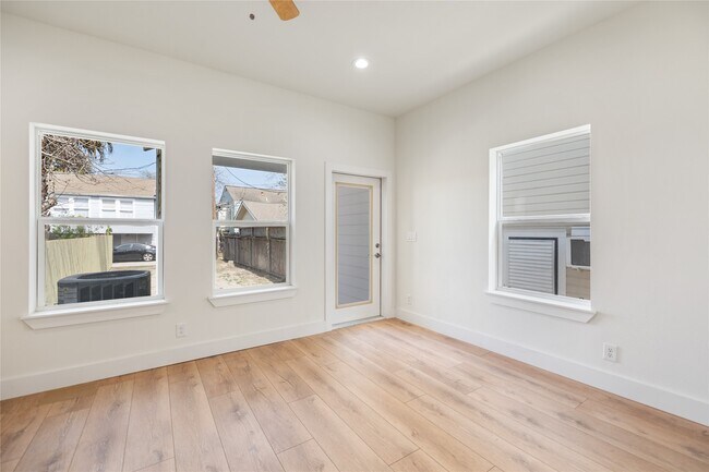 Building Photo - 4710 Ave S