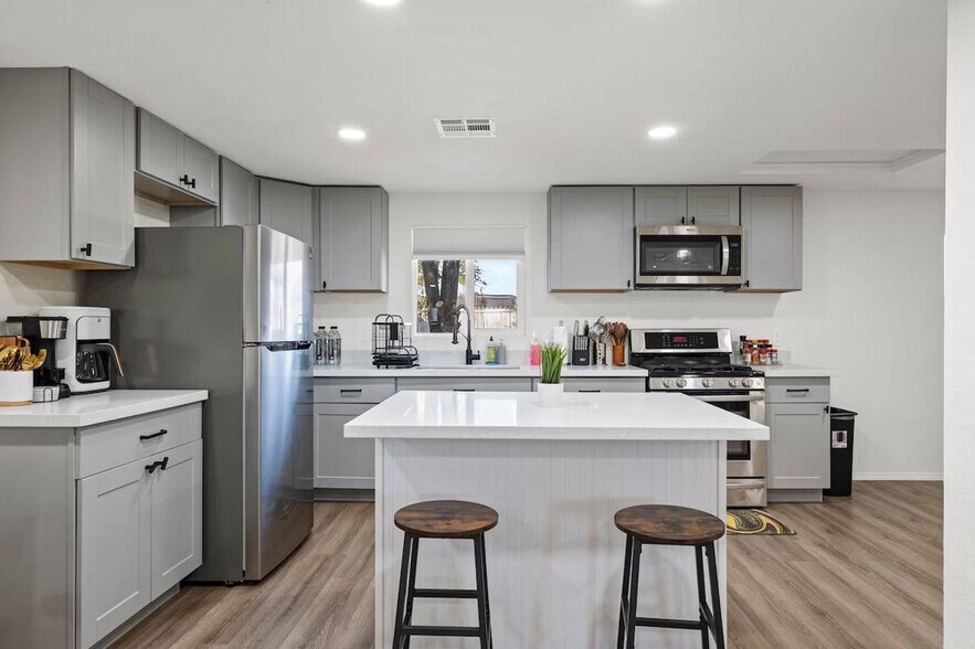 Building Photo - 4009 W Grant St