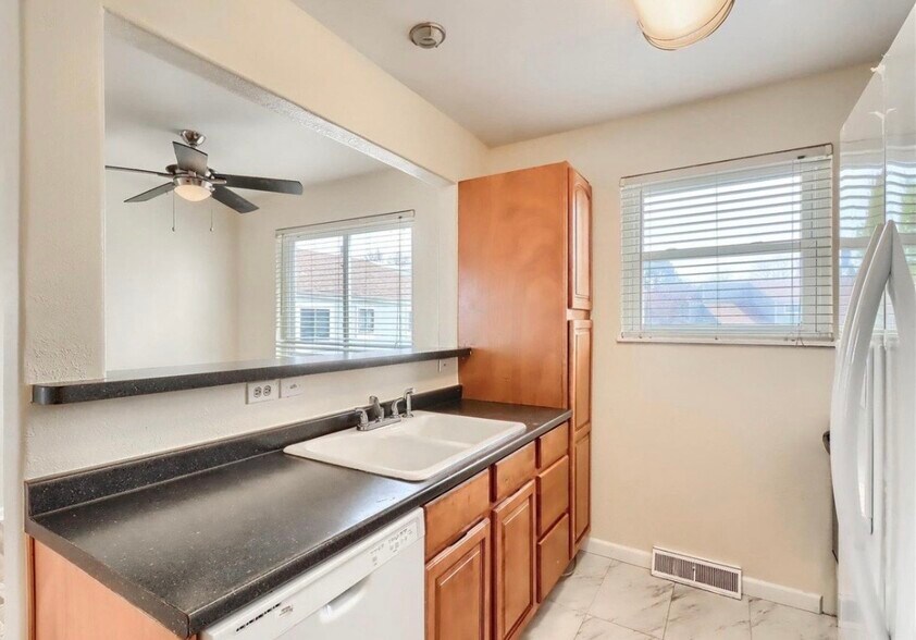 Building Photo - 4571 S Hannibal St