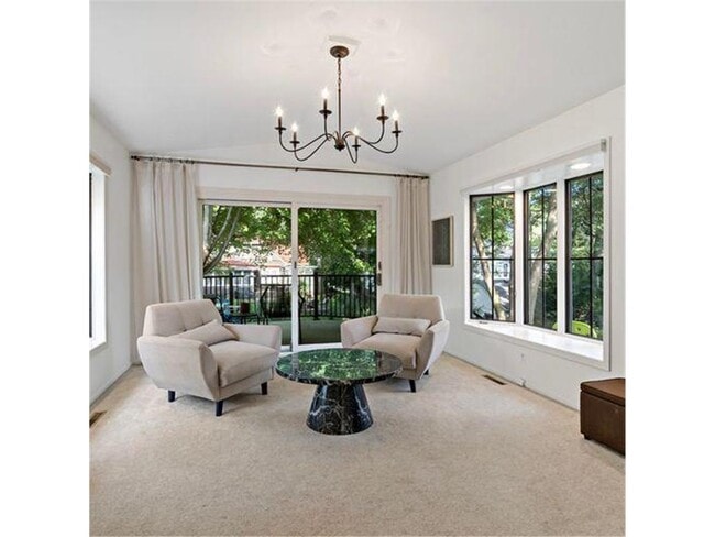 Building Photo - 4520 Vandervork Ave