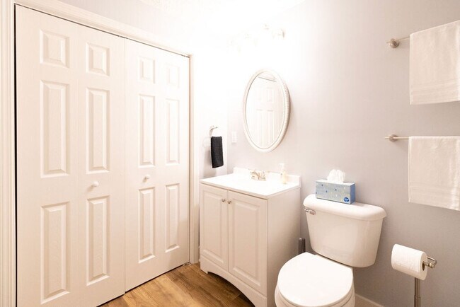 Building Photo - 1501 E 105th St