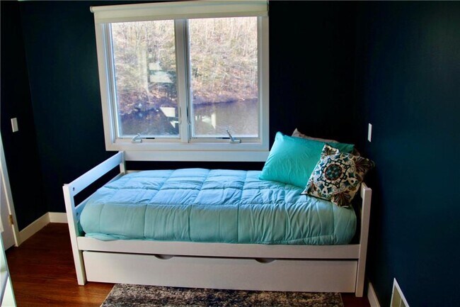 Building Photo - 39 Berrie Ln