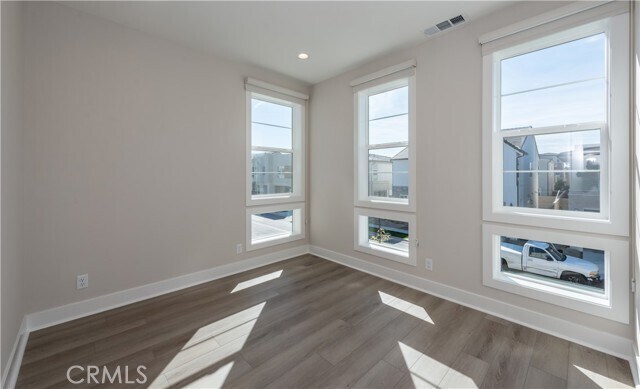 Building Photo - 180 Longden