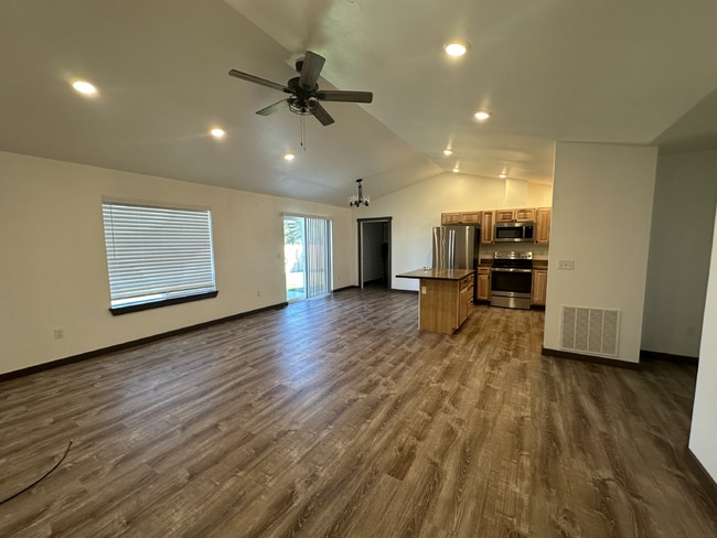 Building Photo - 3 Bed | 2 Bath Twin Bridges Home with Attached Garage