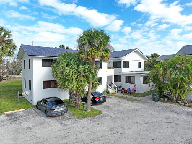 Building Photo - 652 Hernando St