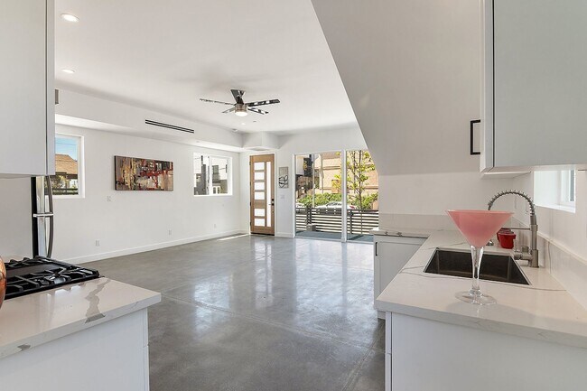 Building Photo - Lafayette Duplex