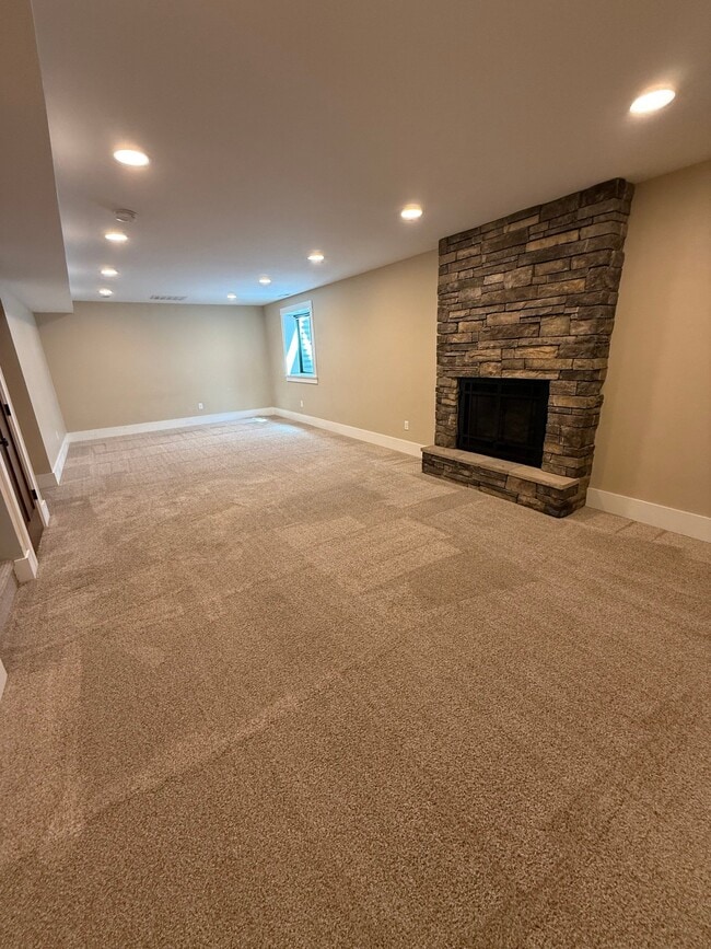 Building Photo - 425 S Yellowstone St