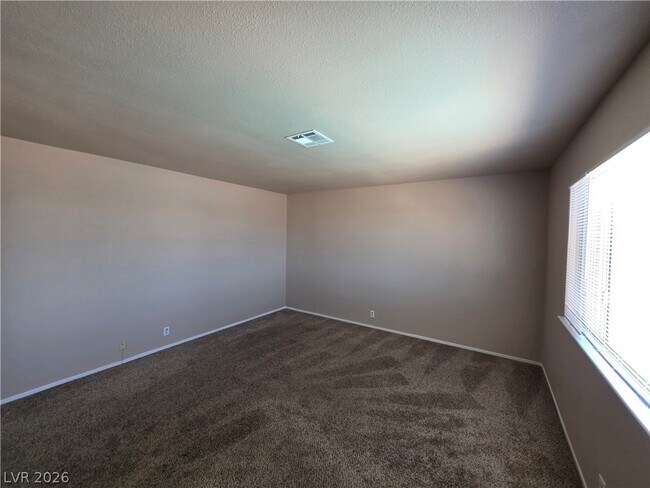 Building Photo - 1745 Mt Hood St