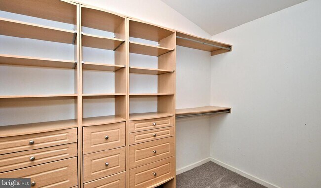 Building Photo - 3435 Westview Dr