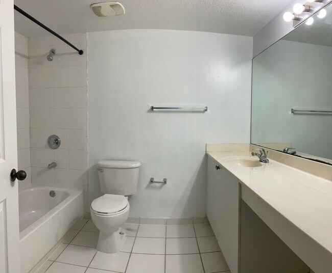 Building Photo - Great Location, Great Savings! Up to $2,000 Move-In Incentive + No Utility Connection Fee