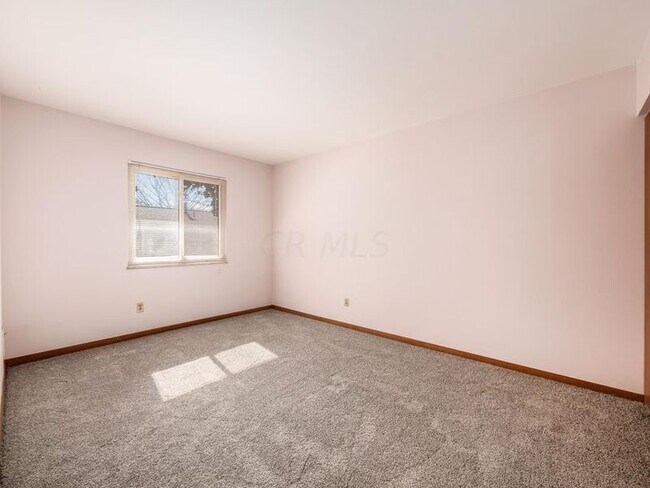 Building Photo - 2324 Woodbrook Cir N