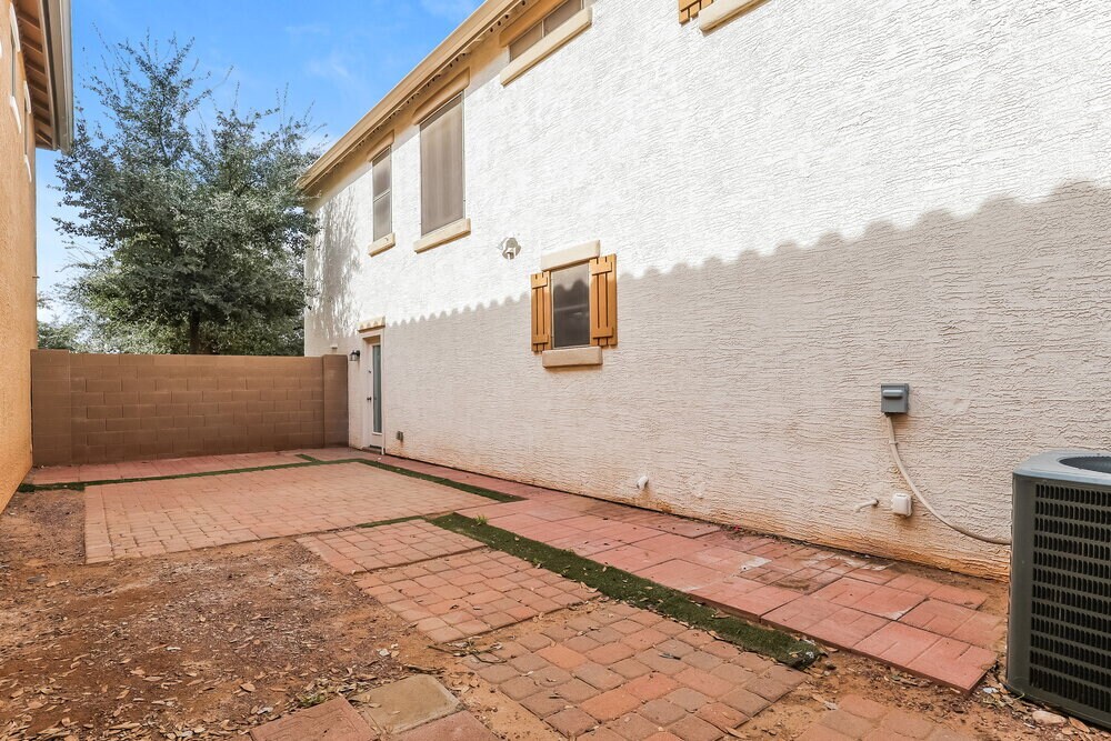 Building Photo - 809 E Agua Fria Ln