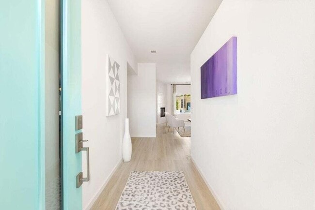 Building Photo - 836 Mira Grande