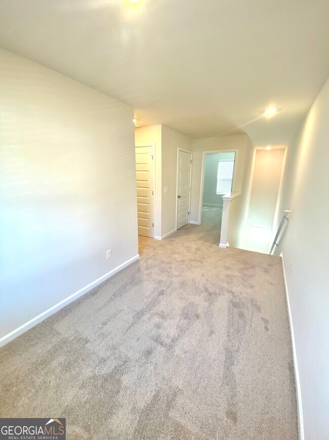Building Photo - 256 Lauritsen Way