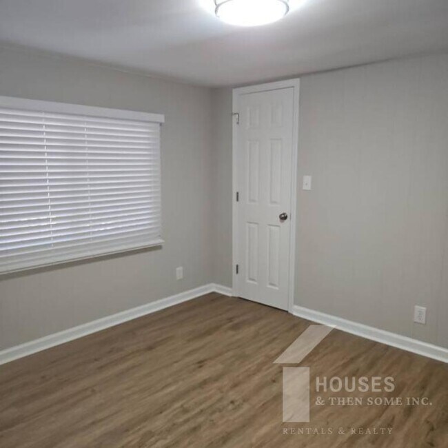 Building Photo - 102 Pierce Cook Rd