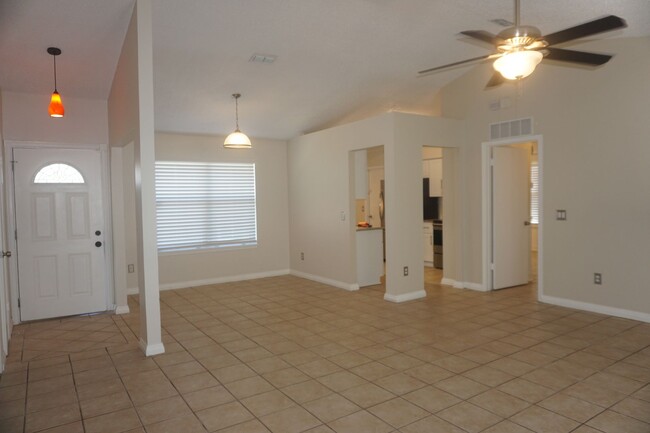 Building Photo - 3 Bedroom 2 Bathroom Corner lot home
