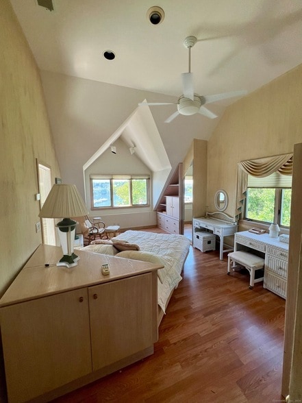 Building Photo - 131 Popes Island Rd