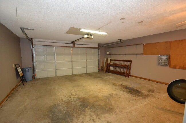 Building Photo - 8833 Tallwood Dr