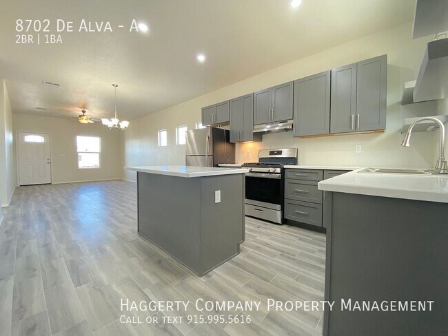 Building Photo - 8702 De Alva Dr