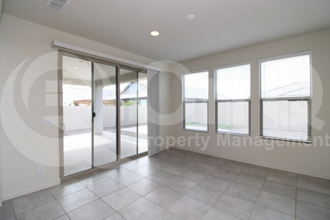 Building Photo - 5866 N 86th Ln