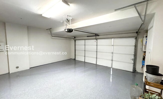 Building Photo - 428 Whistler Pl