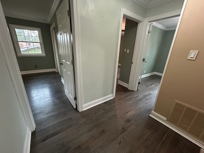 Building Photo - 1435 Marlborough Rd