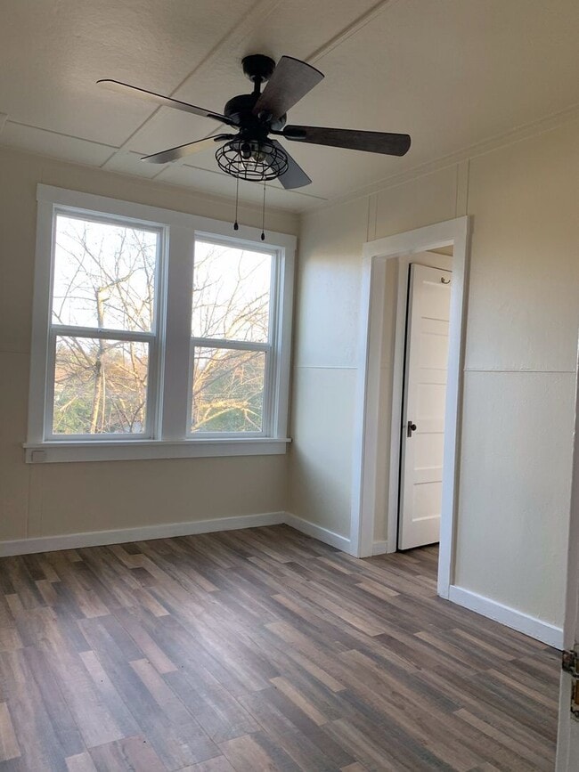 Building Photo - 362 Linden Ave