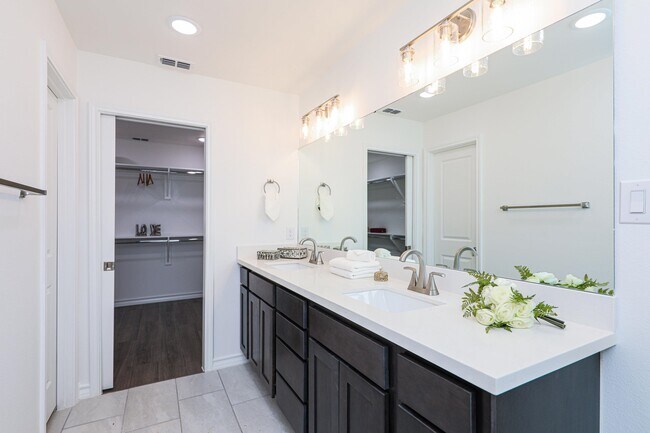 Building Photo - 9903 Bijan Dr