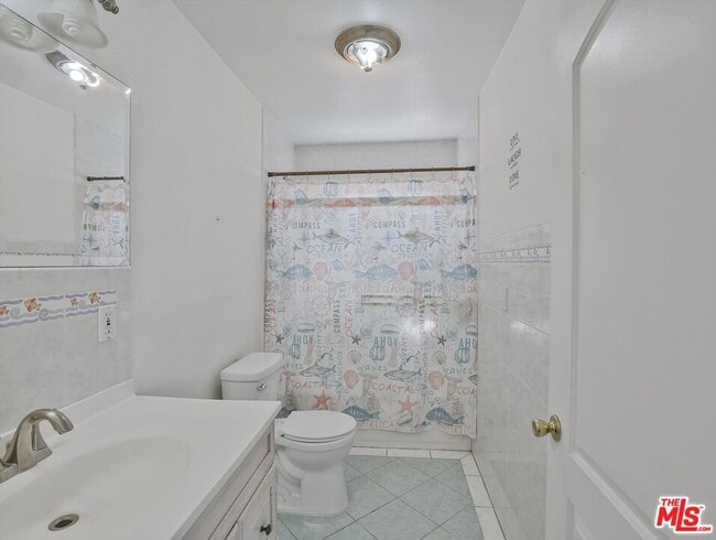 Building Photo - 1235 W 82nd St