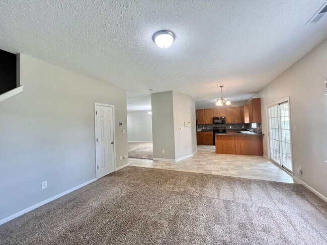 Building Photo - 2019 Spring Creek Dr