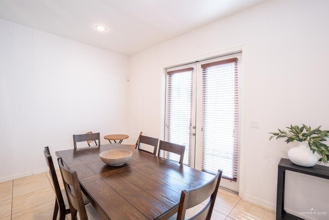 Building Photo - 21 S 5th St