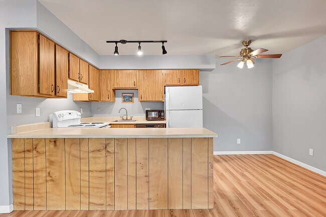 Building Photo - $1,295.00, One Bedroom, one bath, located ...