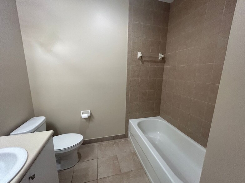 Building Photo - 8424 Bernwood Cove Loop