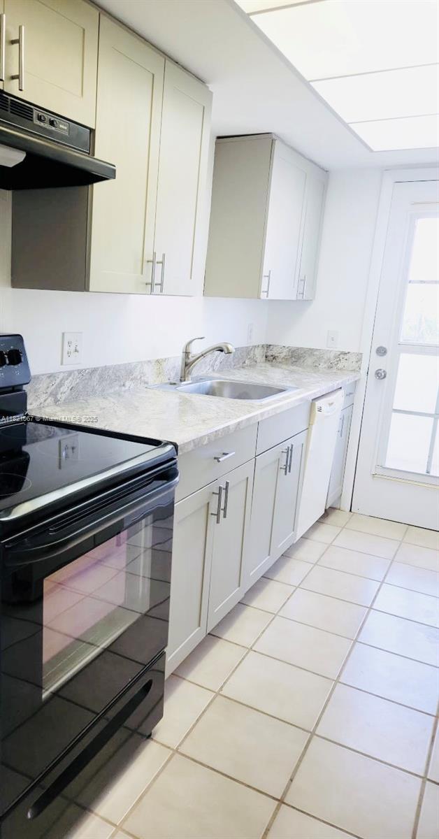 Building Photo - 1500 Park Beach Cir