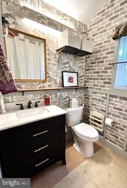 Building Photo - 264 Lake St