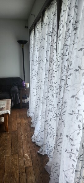 Beautiful privacy curtains in livingroom - 2116 Thaler Ave