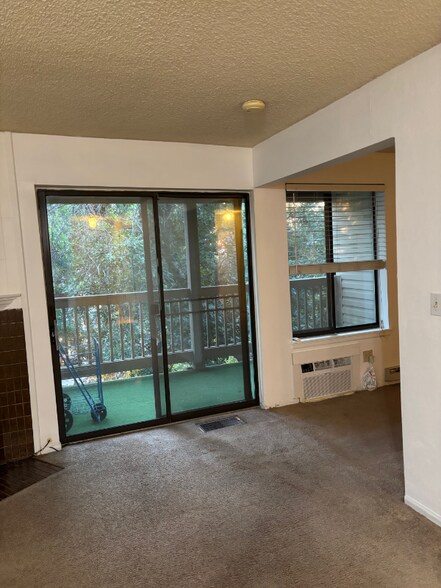 Primary Photo - 14701 E Tennessee Dr