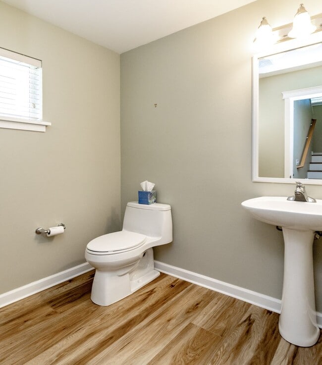 Building Photo - 3 bedroom, 2.5 bath DuPont home featuring AC!