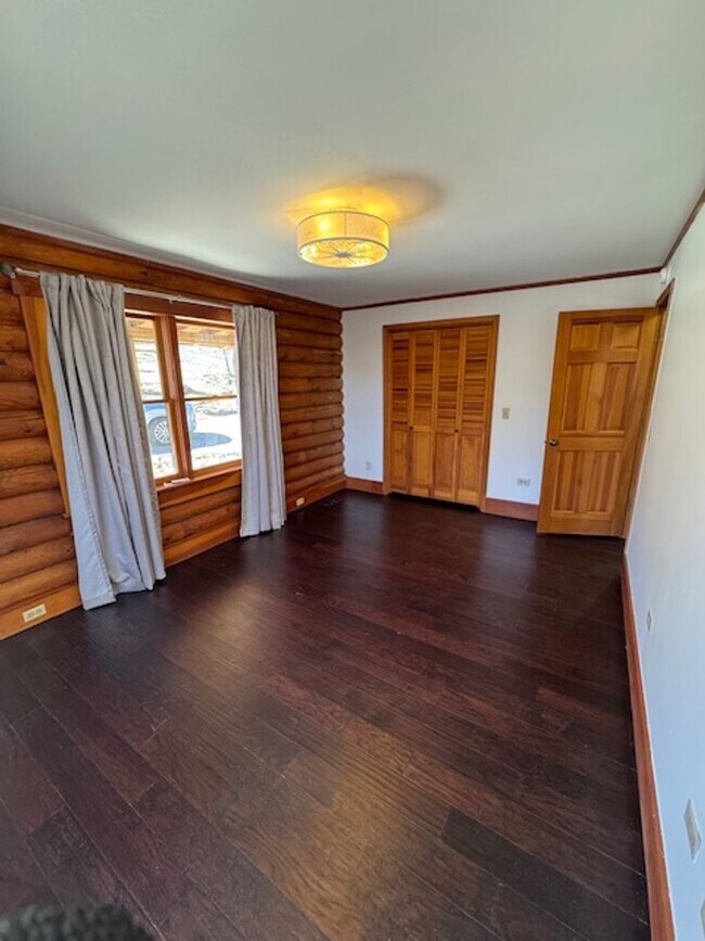 Building Photo - Lake View Rental in Gray