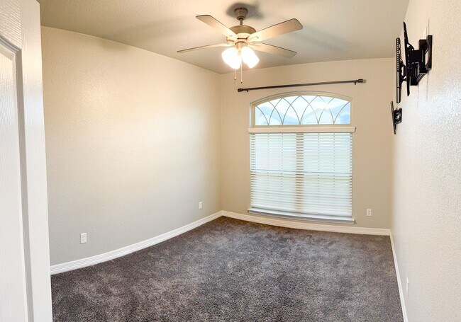 Building Photo - 9005 Grand Oaks Ln