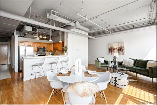 Building Photo - Beautifully Renovated Skyloft One-Bedroom — Available for Move-In May 10th