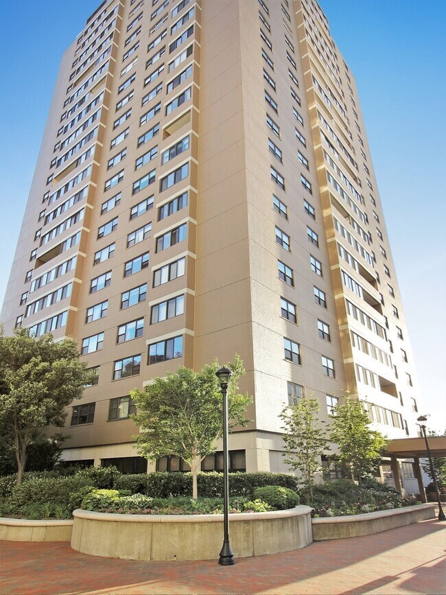 Building Photo - 8 Whittier Pl