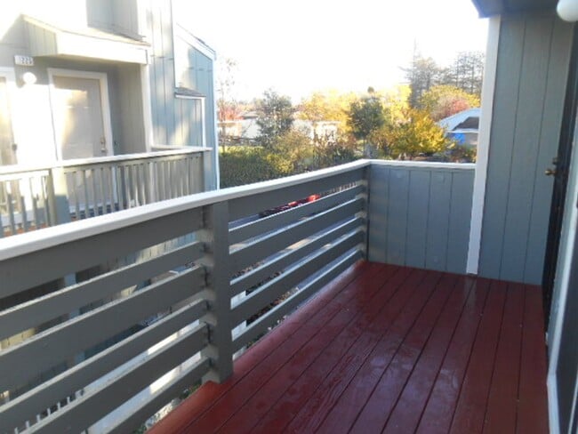 Building Photo - 2 Bed/2 Bath Condo w/Detached 1 Car Garage...