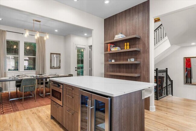 Building Photo - 1529 Barton Springs Rd