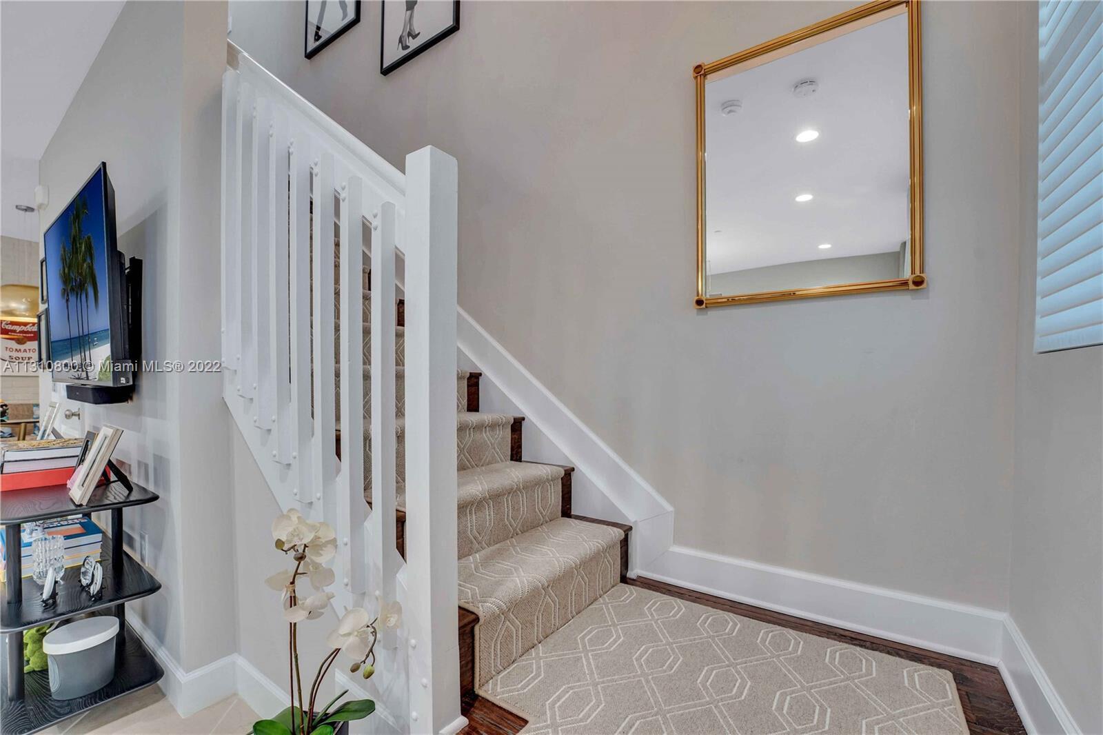 Building Photo - 2957 St Thomas Dr