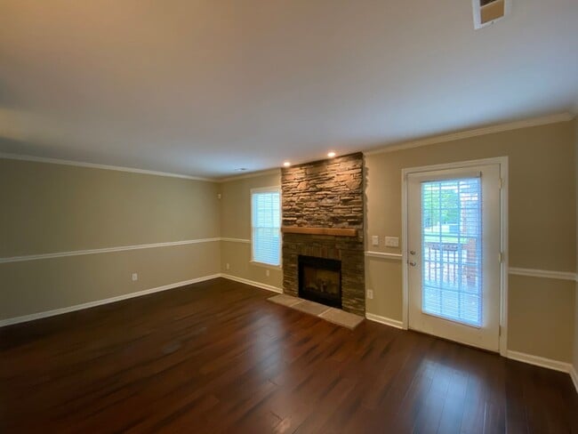 Building Photo - 1903 Windy Point Ct